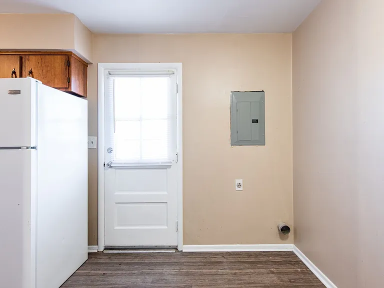3503 Medford Ct — Photo 9