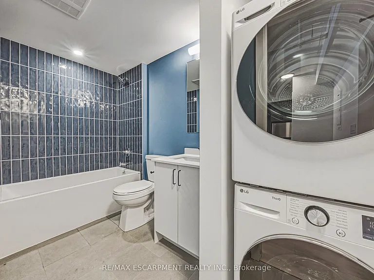 325 James St S #206 — Photo 4