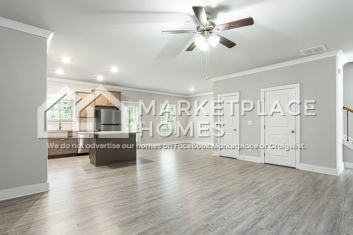 3 bed, 2.5 bath, 1807 sqft, $1,975 — Photo 3
