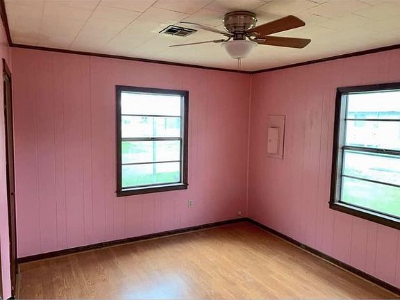 2nd image of 229 Hulin St
