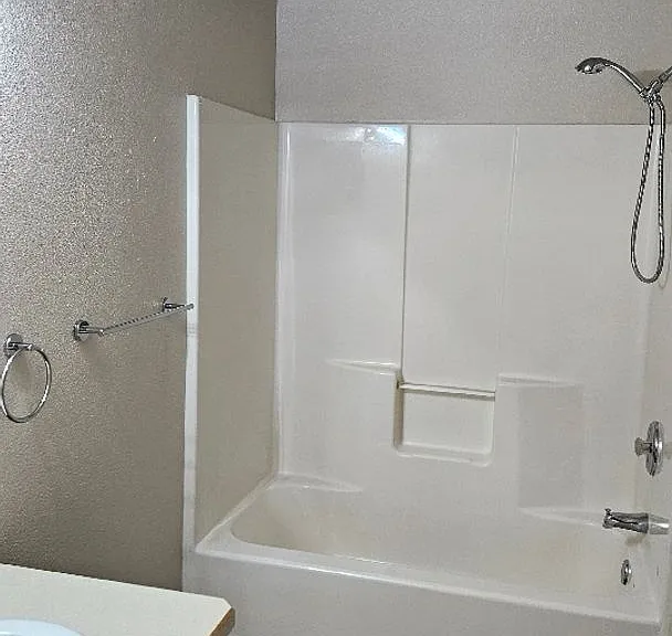 1 Bedroom Unit with Detached Garage in Prineville — Photo 11