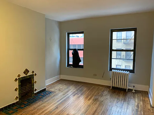 Rented by Salon Realty Corp | media 9