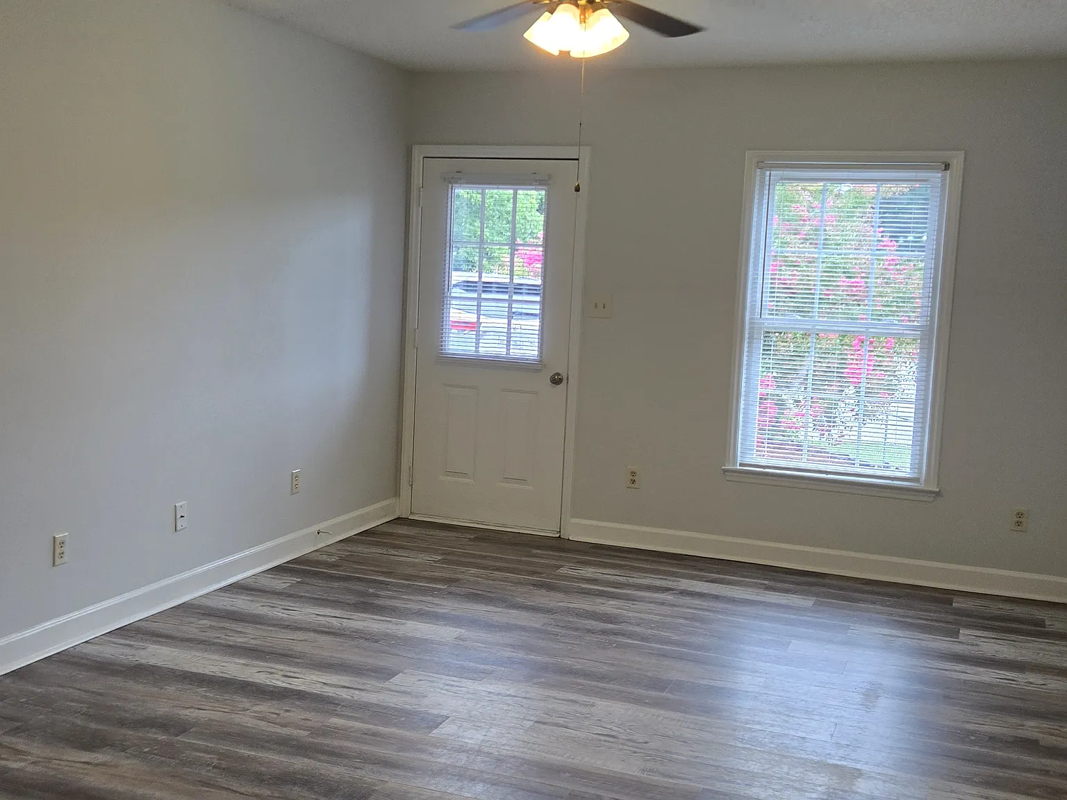 2 bed, 902 sqft, $975 — Photo 3