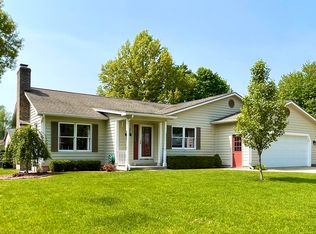 13849 Fox Trail Dr, Holland, MI 49424