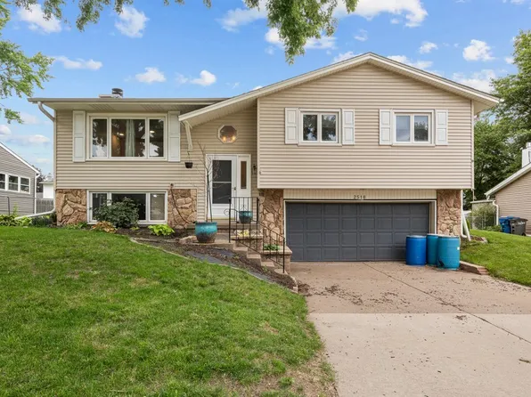 2510 E Crest Ave, Bettendorf, IA 52722