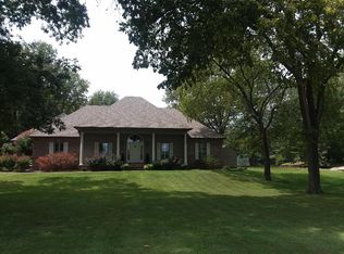 10471 Chayla Rd, Marion, IL 62959