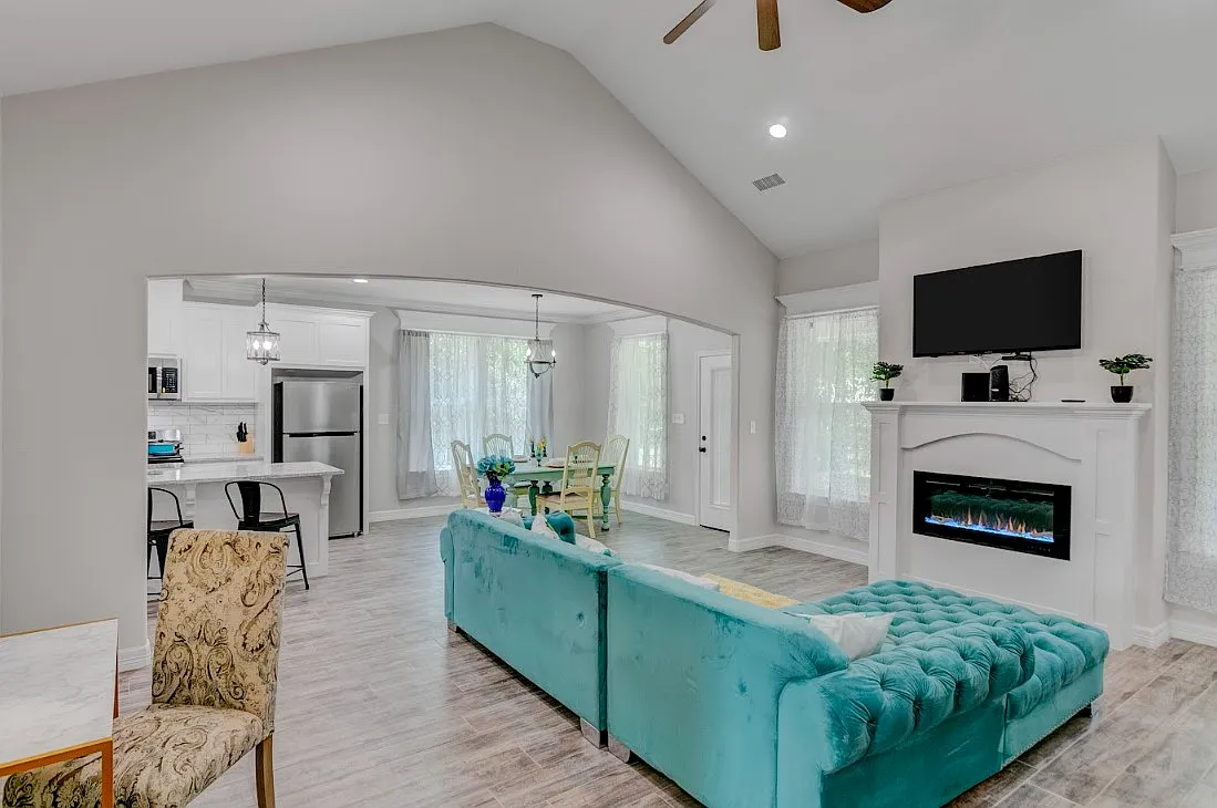3 bed, $3,600 — Photo 3