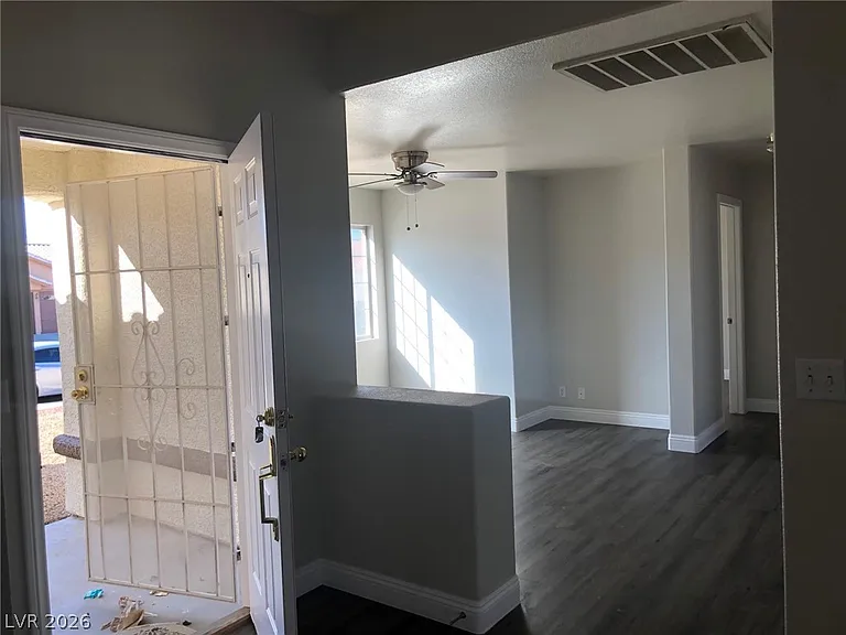 916 Clubview Dr — Photo 4