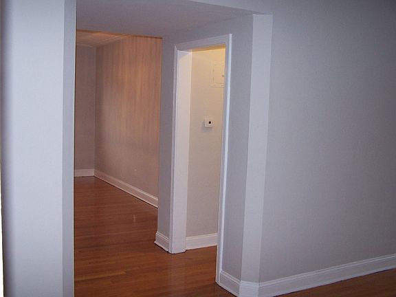 3rd image of 6202 Nottingham Ave #1B-1Ba-1000Sqft