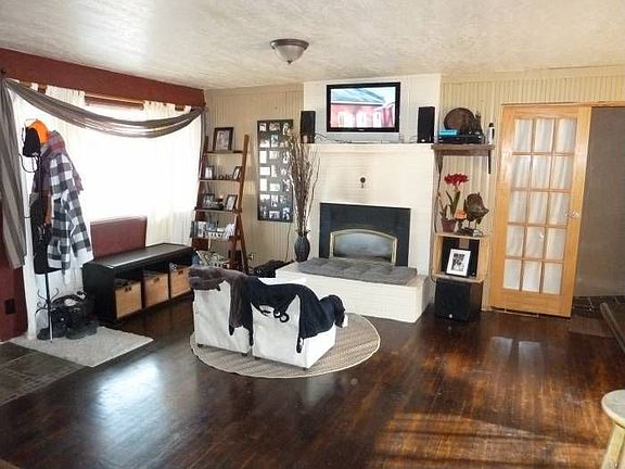 Living Room w/Fireplace