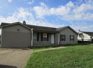 700 Pinoak Dr, Nicholasville, KY