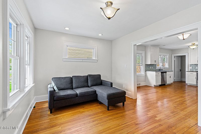 4th image of 424 Vley Road