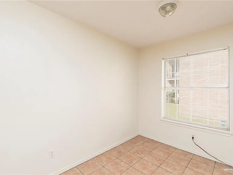 408 E Ulex Ave — Photo 5