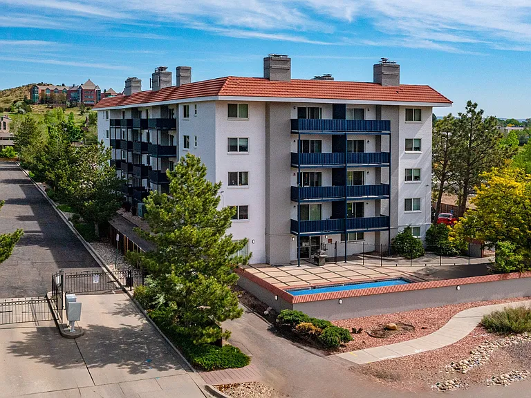 Kalo Broadmoor Terrace Exterior