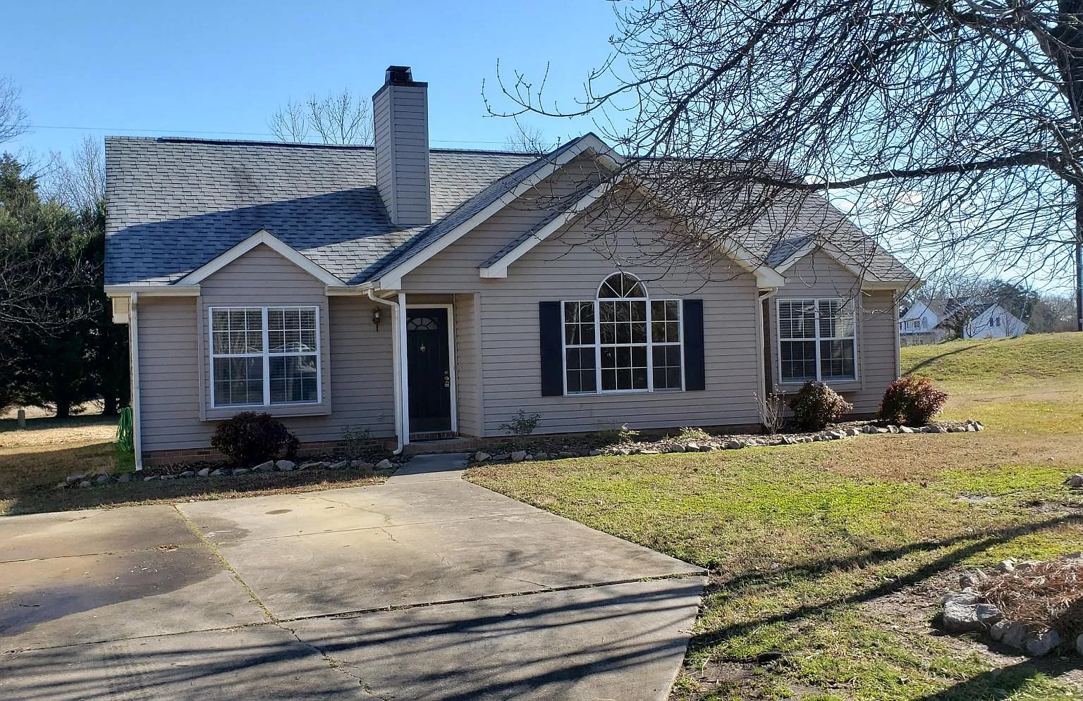 3 bed, 1300 sqft, $1,950 — Photo 1