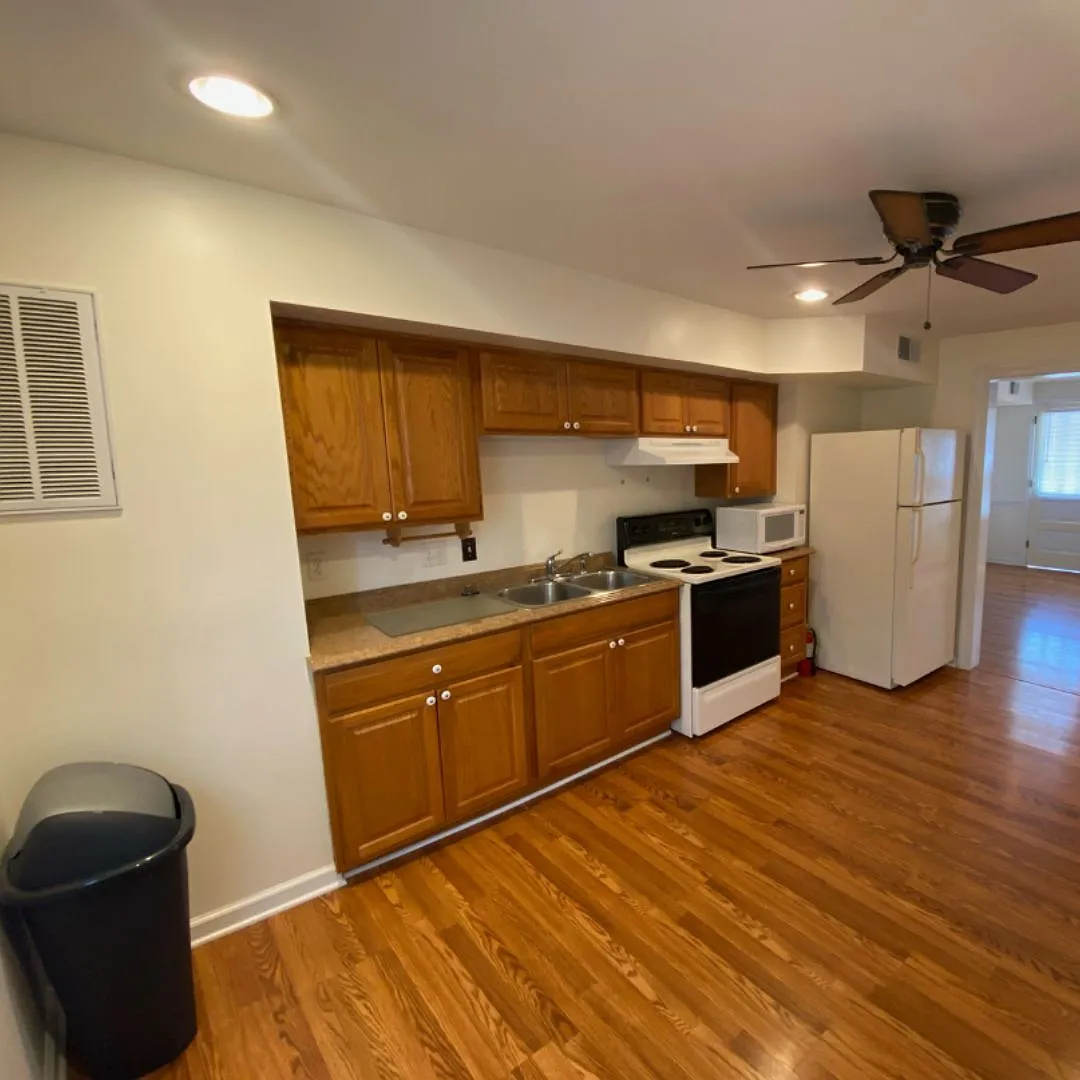 2 bed, 1300 sqft, $1,200 — Photo 3