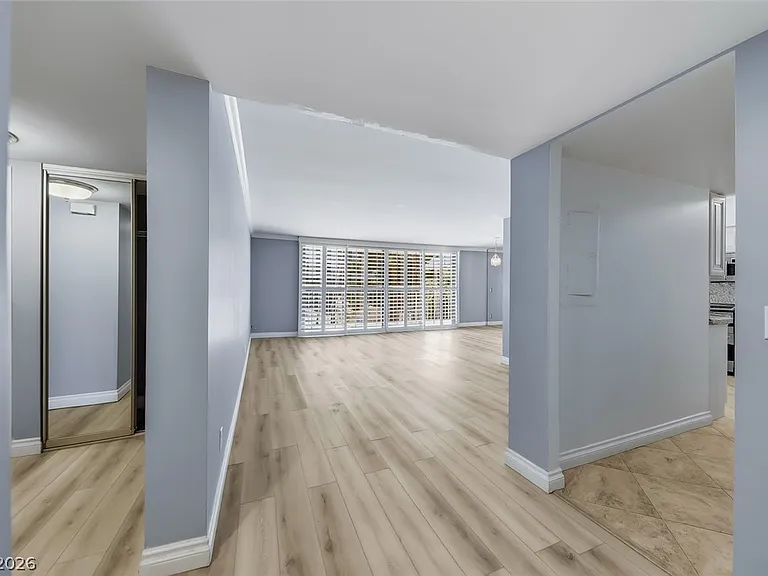 205 E Harmon Ave #405 — Photo 4