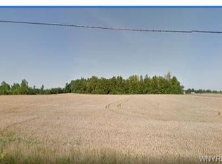 5360 Hollenbeck Rd, Lockport, NY 14094