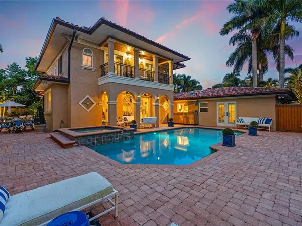 1124 SEVILLE LANE NE, ST PETERSBURG, FL 33704
