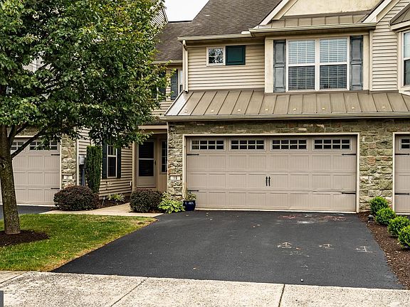 2nd image of 19 Rebecca Dr