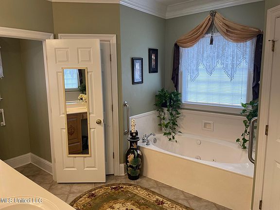 4th image of 401 Chablis Ln