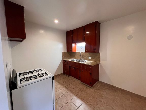 5th image of 1011-1013 Winchester Ave #1013B