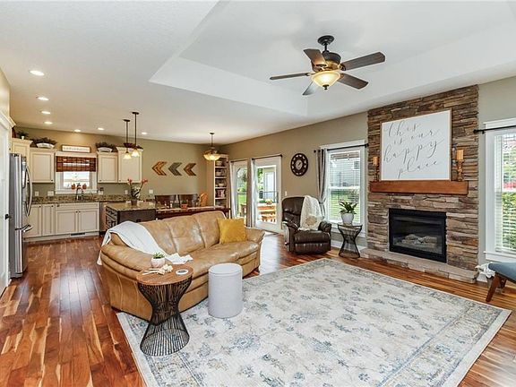 5th image of 2107 NW Lakeside Ct