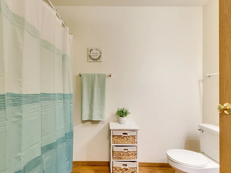 Dakota E & W Apartments — Photo 4