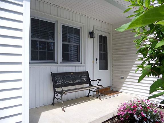 3rd image of 21 Moorwood Dr