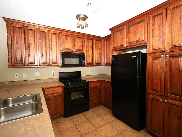 413 Bryson Cir — Photo 2