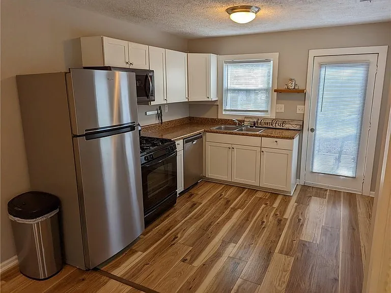 166 Hill St SE — Photo 3