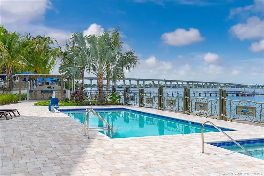 2 bed, 2.0 bath, 1315 sqft, $6,000 — Photo 4