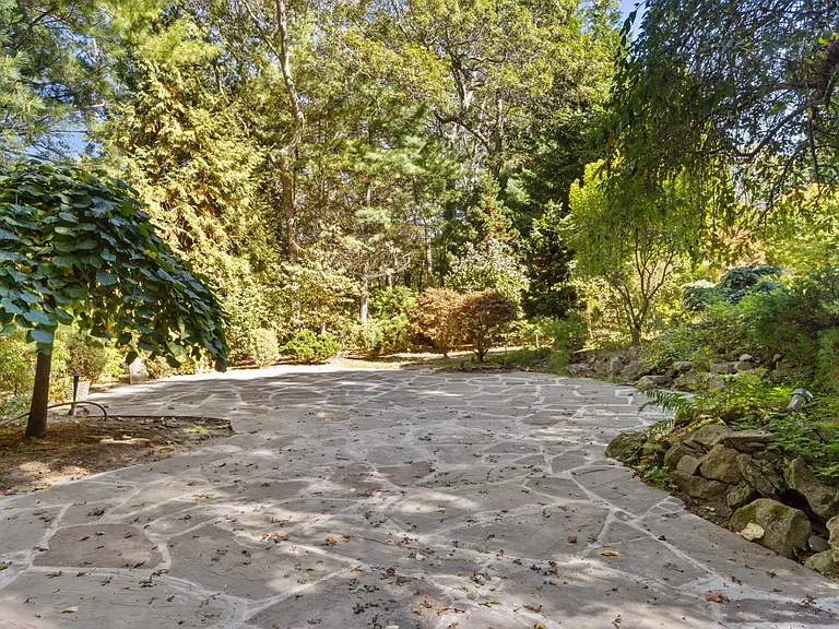 210 Treescape Dr — Photo 34