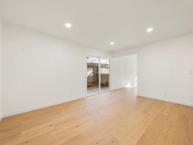 5550 E Knoll Dr — Photo 11