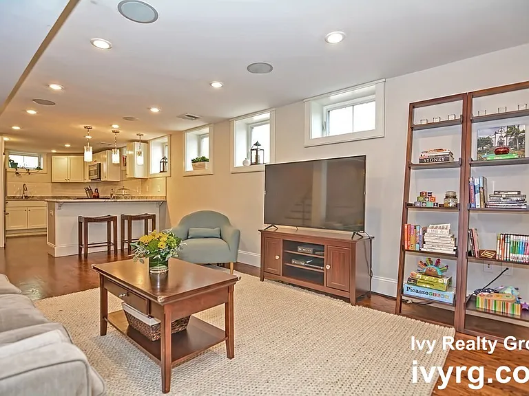1108 Broadway #1 — Photo 9