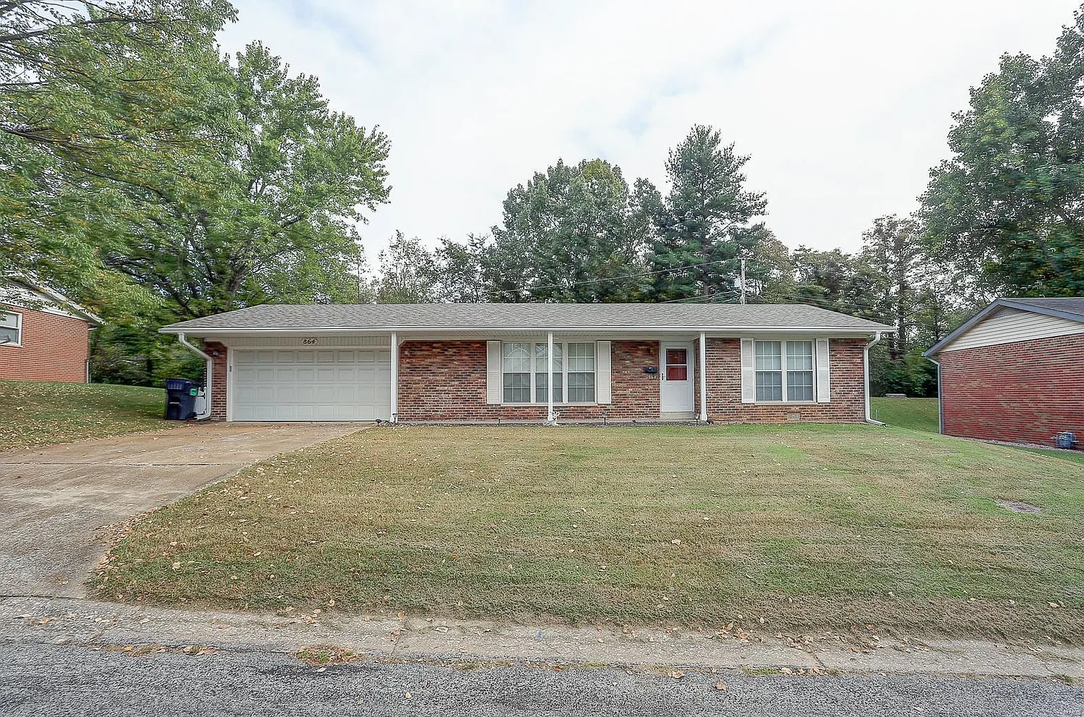 864 Wilshire Dr photo 1
