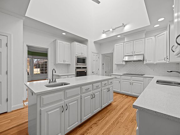 4th image of 102 Derby Ln