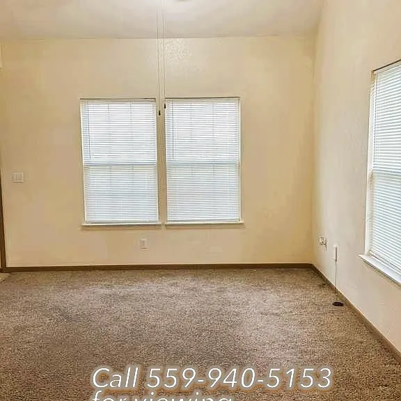 422 N Spruce St — Photo 6
