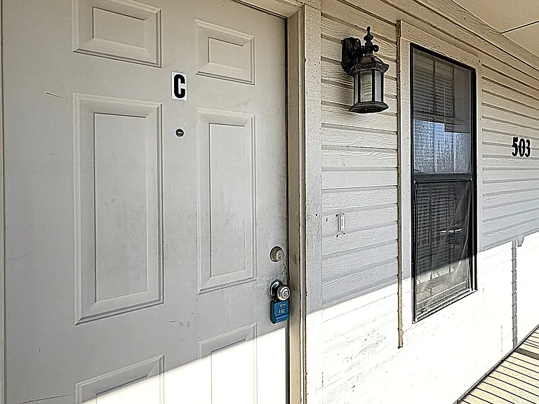503 Bermuda #C — Photo 2