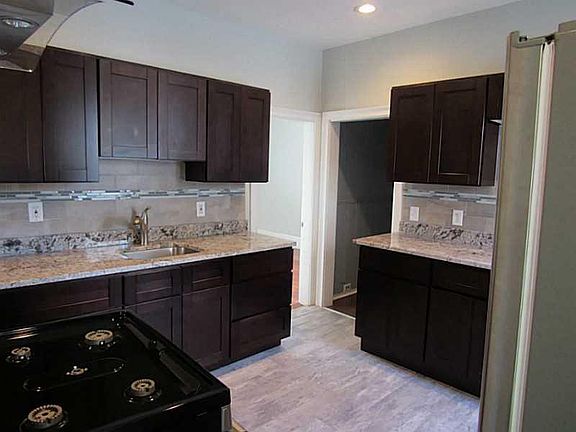 4th image of 136 Sorrento St