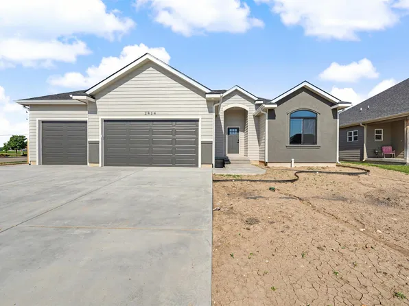 2824 Crystal Lake Dr, Salina, KS 67401