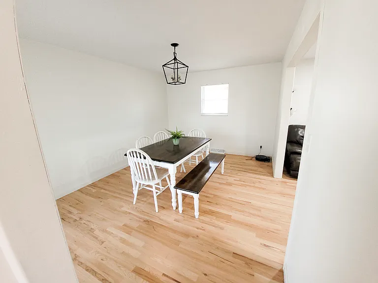 517 E McGee St — Photo 4