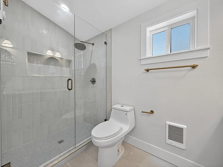 5237 37th Ave NE #B — Photo 12
