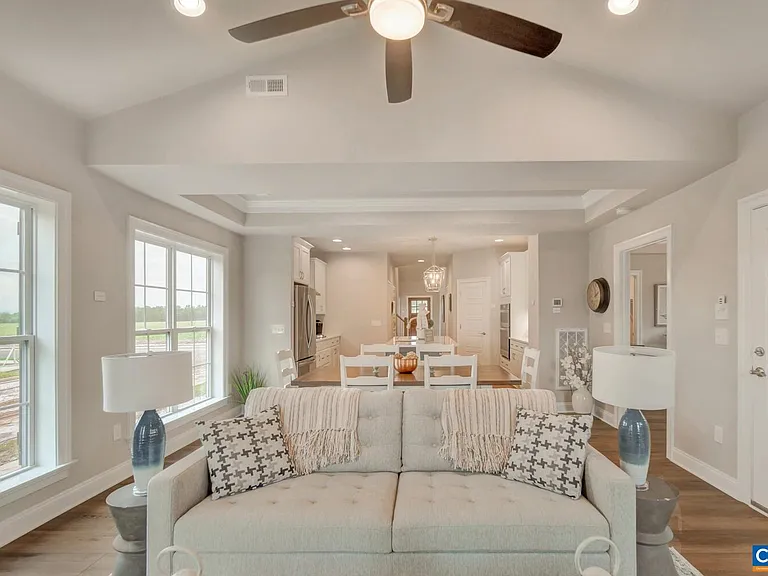 2132 Northside Dr — Photo 10