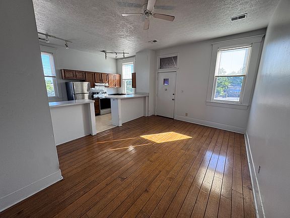 4th image of 433 Baxter Ave #2