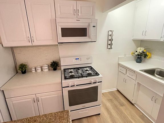 3rd image of 1453 S Westgate Ave APT 2