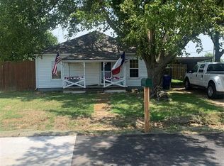 1100 N Anna St, Pilot Point, TX 76258