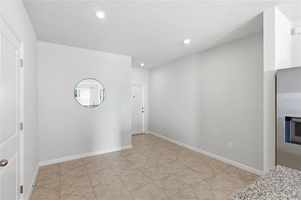3 bed, 2.5 bath, 1431 sqft, $2,200 — Photo 3