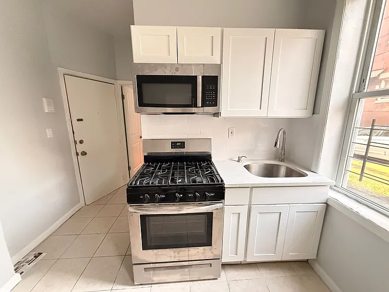 810 West St #2E — Photo 2