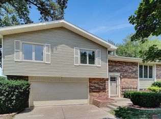 7410 Hillside St, Lincoln, NE 68506